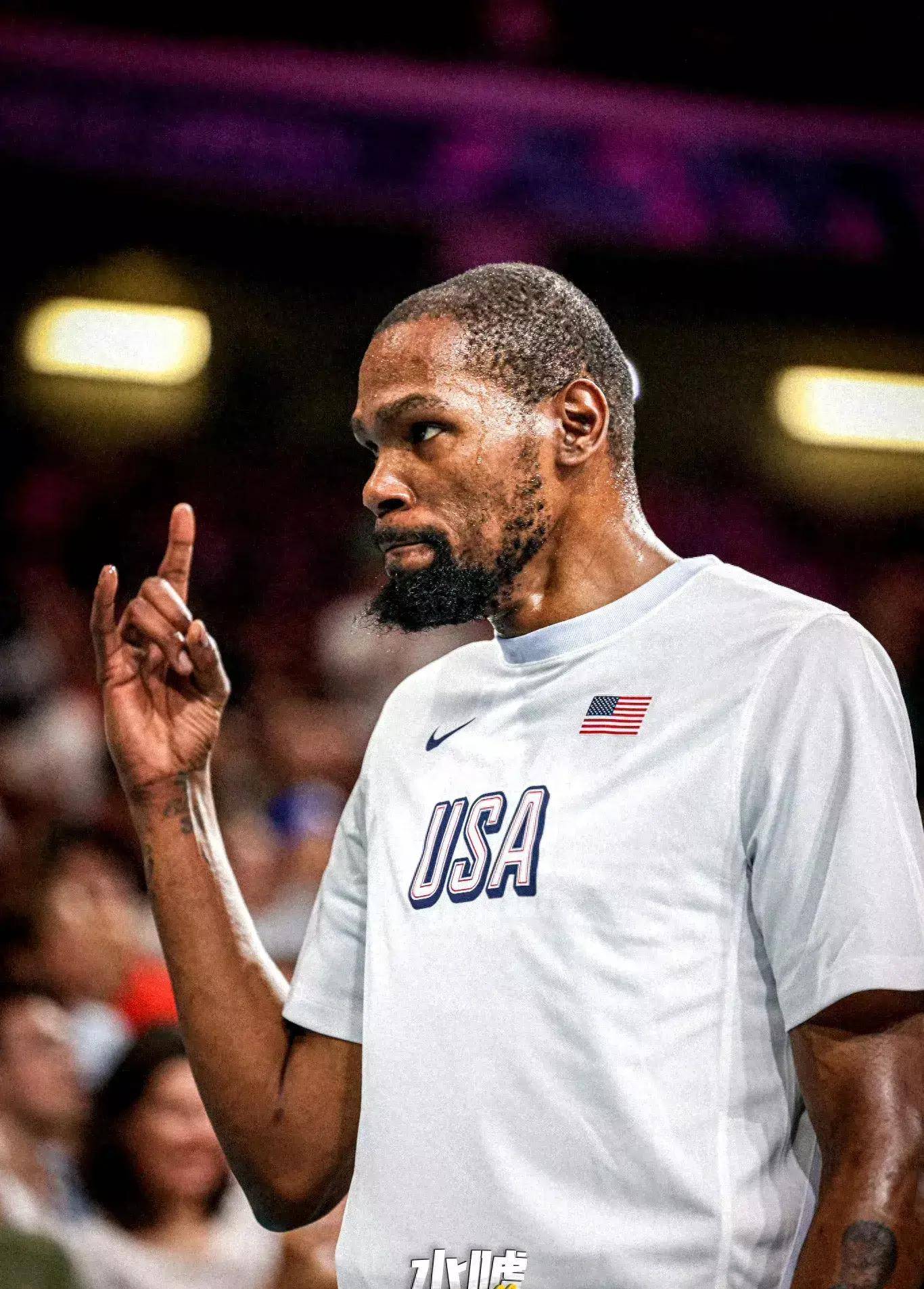 德媒：两名葡体球迷燃放烟火致另一名葡体球迷和一名警官受伤（德媒报道：两名葡体球迷燃放烟花，致另一名葡体球迷与一名警察受伤）