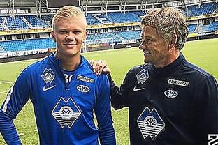 巅峰对决！海外情报：巴黎圣日尔曼1-3弗拉门戈（海外快讯：弗拉门戈3-1击败巴黎圣日尔曼，巅峰之战落幕）