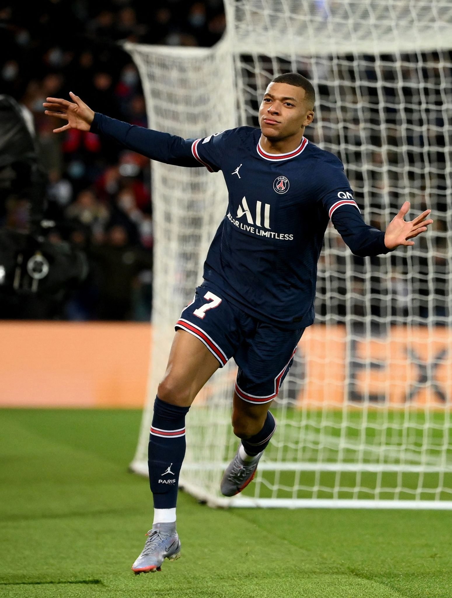 来自转会市场的报道：震惊？拉什福德去热刺？根据报...（转会传闻：拉什福德或将加盟热刺？）