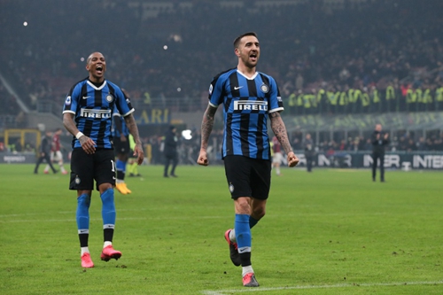 记者：卡马文加左脚踝轻微扭伤，将于周六接受进一步检查（记者称卡马文加左脚踝轻度扭伤，周六将接受进一步检查）