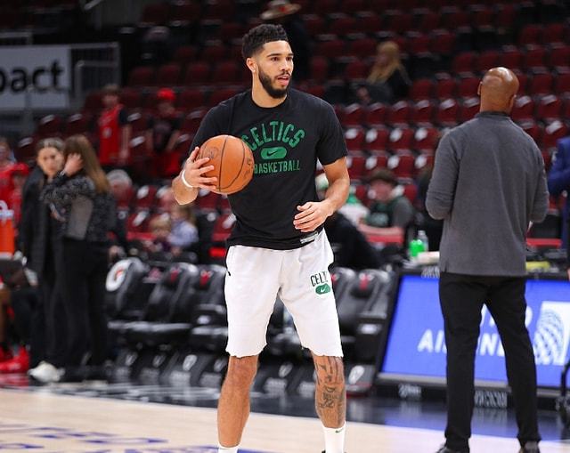 CBA史上最远的三分绝杀，就连深圳男篮队友都满脸震惊（CBA诞生史上最远三分绝杀，深圳队友当场惊呆）