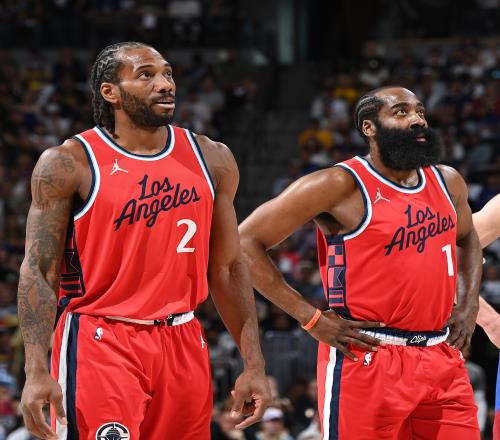 火力拉满！阿夫迪亚&夏普合砍17分，开拓者三节反超比分（状态火热！阿夫迪亚、夏普合得17分，开拓者三节实现反超）